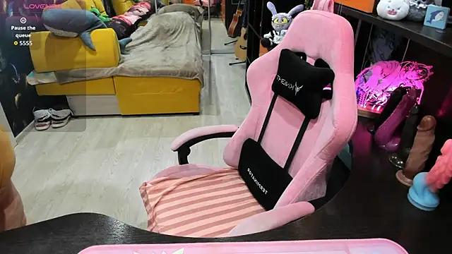 Softie Sofy online show from 04-11-26, 01:10