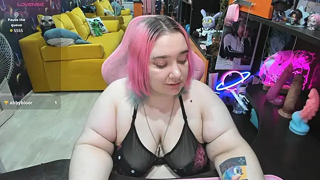 Snapshot of Softie_Sofy chatting on 06-11-26, 02:53 Softie Sofy online show from 06-11-26, 02:53