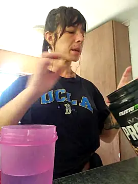 Snapshot of TassiTyne chatting on 11-24-25, 10:15 TassiTyne online show from 11-24-25, 10:15