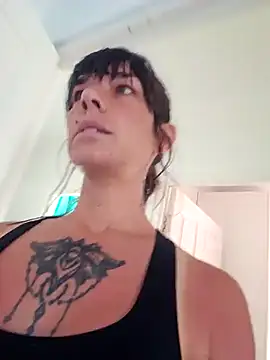 Snapshot of TassiTyne chatting on 11-26-25, 09:43 TassiTyne online show from 11-26-25, 09:43