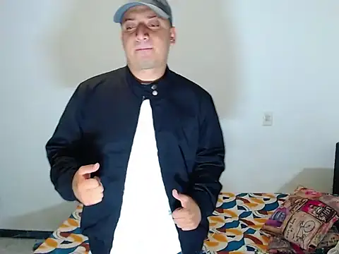 Snapshot of ares_sexxx chatting on 12-26-24, 09:15 ares sexxx online show from 12-26-24, 09:15