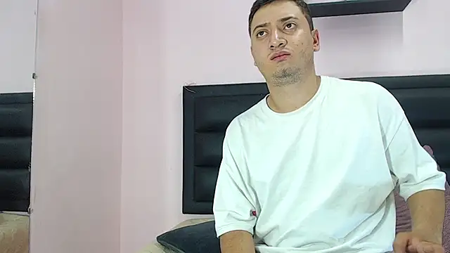 Snapshot of ares_sexxx chatting on 02-03-25, 02:03 ares sexxx online show from 02-03-25, 02:03