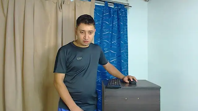 Snapshot of ares_sexxx chatting on 03-12-25, 12:04 ares sexxx online show from 03-12-25, 12:04