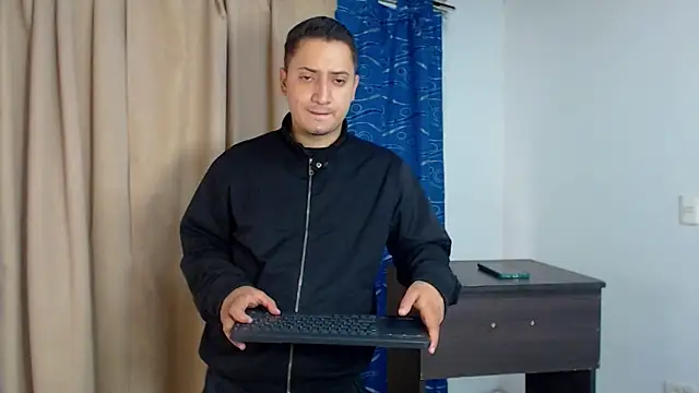 Snapshot of ares_sexxx chatting on 03-21-25, 12:50 ares sexxx online show from 03-21-25, 12:50