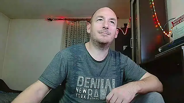 Snapshot of Johan___Barker chatting on 12-13-24, 11:02 Johan Barker online show from 12-13-24, 11:02