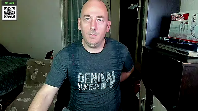 Snapshot of Johan___Barker chatting on 02-01-25, 01:09 Johan Barker online show from 02-01-25, 01:09