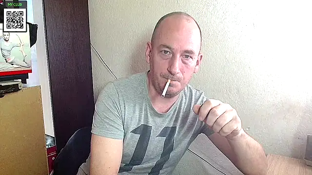 Snapshot of Johan___Barker chatting on 02-10-25, 02:16 Johan Barker online show from 02-10-25, 02:16