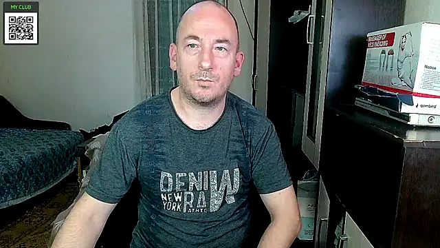 Snapshot of Johan___Barker chatting on 02-17-25, 07:04 Johan Barker online show from 02-17-25, 07:04