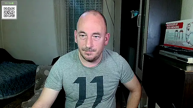 Snapshot of Johan___Barker chatting on 03-12-25, 06:40 Johan Barker online show from 03-12-25, 06:40