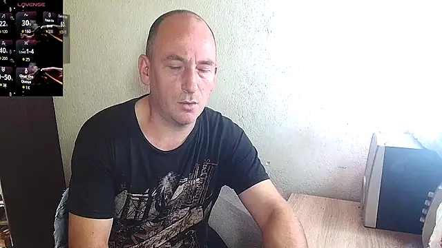 Snapshot of Johan___Barker chatting on 11-12-25, 01:00 Johan Barker online show from 11-12-25, 01:00