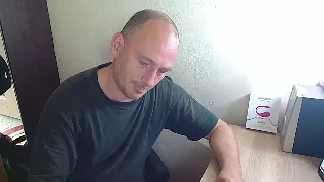 Snapshot of Johan___Barker chatting on 11-16-25, 01:06 Johan Barker online show from 11-16-25, 01:06