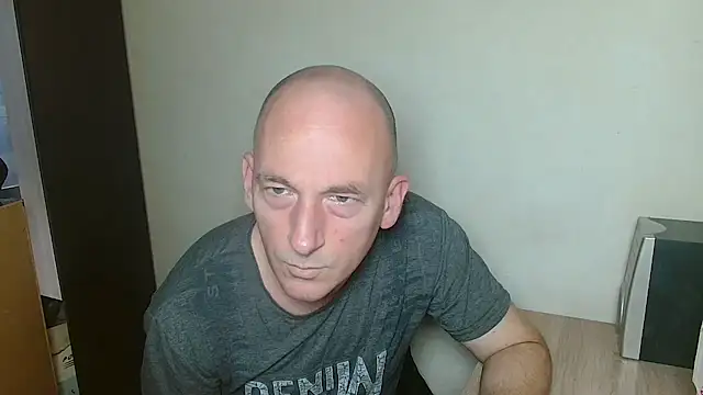 Snapshot of Johan___Barker chatting on 12-14-25, 01:49 Johan Barker online show from 12-14-25, 01:49