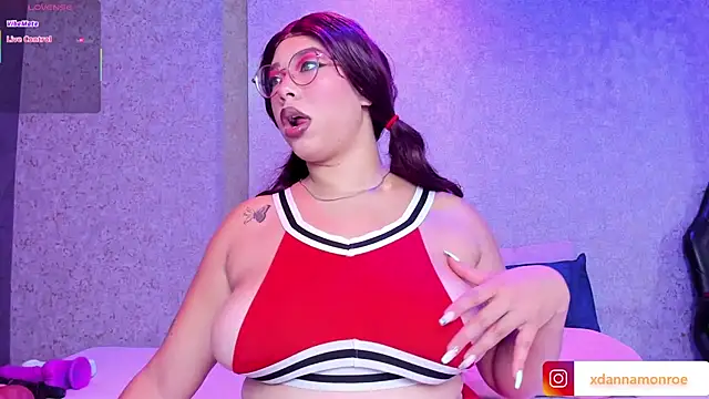 Snapshot of DanniaMonroee chatting on 10-09-25, 11:41 DanniaMonroee online show from 10-09-25, 11:41