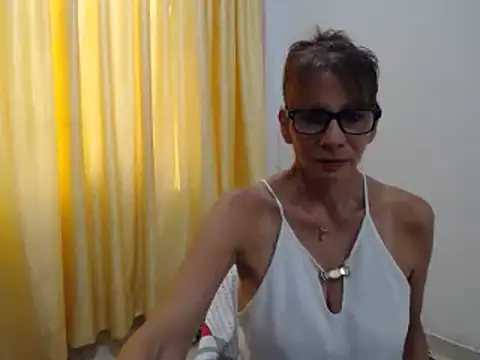 Snapshot of mommysexy16 chatting on 03-19-25, 09:27 mommysexy16 online show from 03-19-25, 09:27