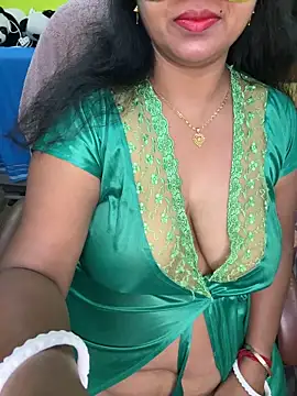 Snapshot of Anushka_21 chatting on 10-31-25, 02:01 Anushka 21 online show from 10-31-25, 02:01