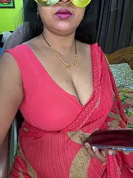 Snapshot of Anushka_21 chatting on 12-14-25, 01:44 Anushka 21 online show from 12-14-25, 01:44