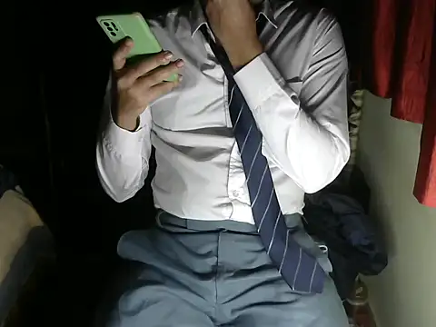 aloneboy1996 online show from 01-05-26, 06:44