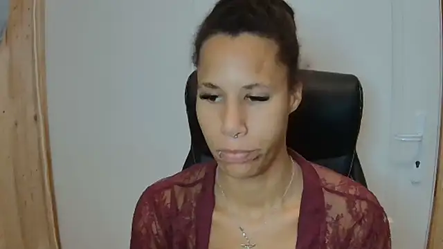 Snapshot of AaliyahHarris chatting on 10-11-25, 08:29 AaliyahHarris online show from 10-11-25, 08:29