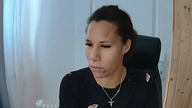 Snapshot of AaliyahHarris chatting on 10-26-25, 01:17 AaliyahHarris online show from 10-26-25, 01:17