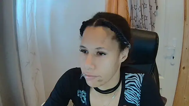 Snapshot of AaliyahHarris chatting on 11-06-25, 12:39 AaliyahHarris online show from 11-06-25, 12:39