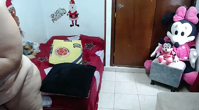 Snapshot of Britney-22 chatting on 12-22-24, 08:25 Britney-22 online show from 12-22-24, 08:25