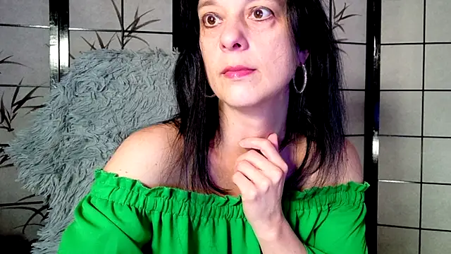 Snapshot of _Sweetlonglips_ chatting on 10-24-25, 04:31  Sweetlonglips  online show from 10-24-25, 04:31