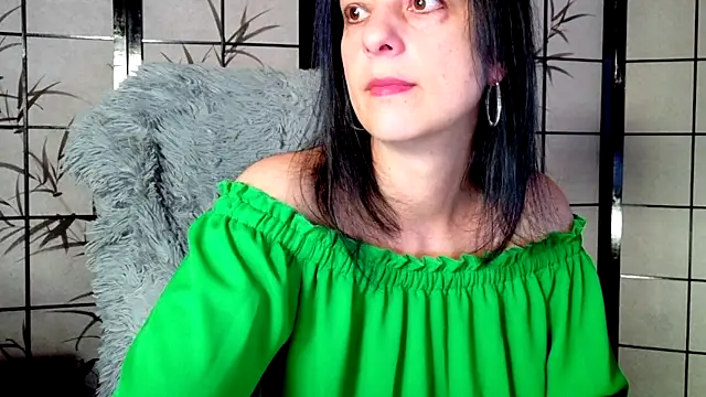 Snapshot of _Sweetlonglips_ chatting on 11-20-25, 06:13 Sweetlonglips online show from 11-20-25, 06:13