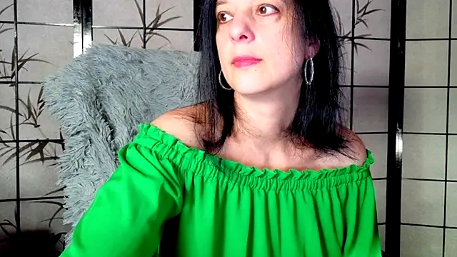 Snapshot of _Sweetlonglips_ chatting on 11-24-25, 06:57 Sweetlonglips online show from 11-24-25, 06:57