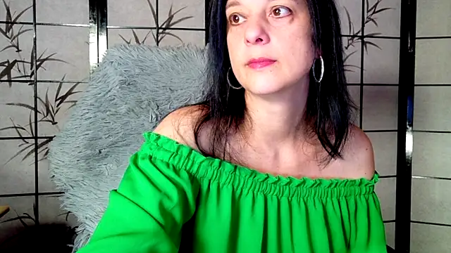 Snapshot of _Sweetlonglips_ chatting on 12-02-25, 05:02 Sweetlonglips online show from 12-02-25, 05:02