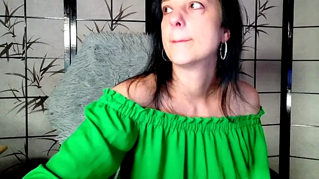 Snapshot of _Sweetlonglips_ chatting on 12-04-25, 05:06 Sweetlonglips online show from 12-04-25, 05:06