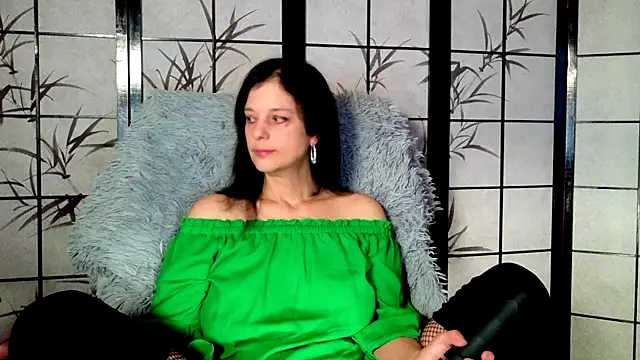 Snapshot of _Sweetlonglips_ chatting on 12-15-25, 06:28 Sweetlonglips online show from 12-15-25, 06:28