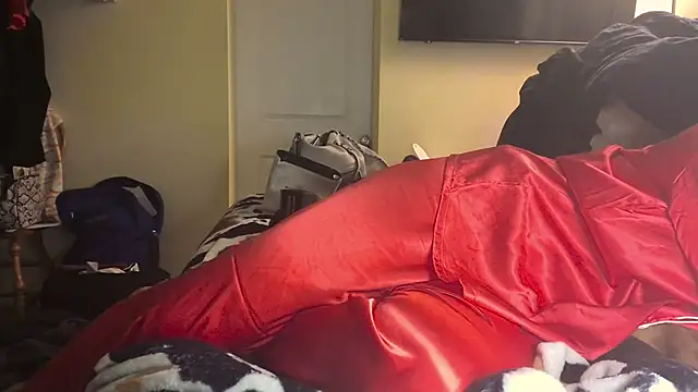 Snapshot of MaddisonX chatting on 12-16-25, 09:03 MaddisonX online show from 12-16-25, 09:03