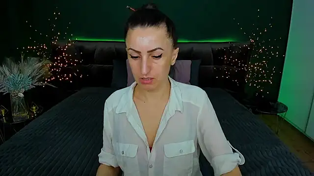 Rebecca Diamond online show from 03-09-25, 06:50