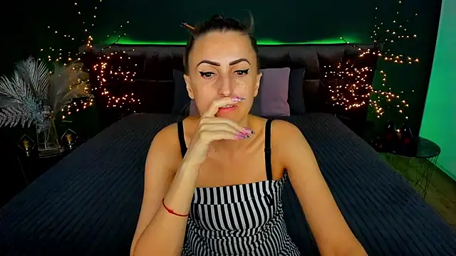 Rebecca Diamond online show from 09-16-25, 05:41