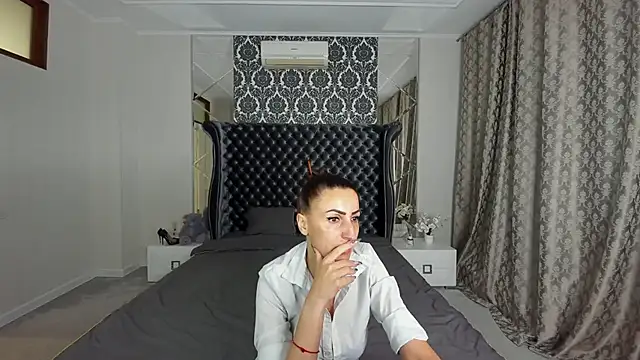 Rebecca Diamond online show from 10-06-25, 05:27