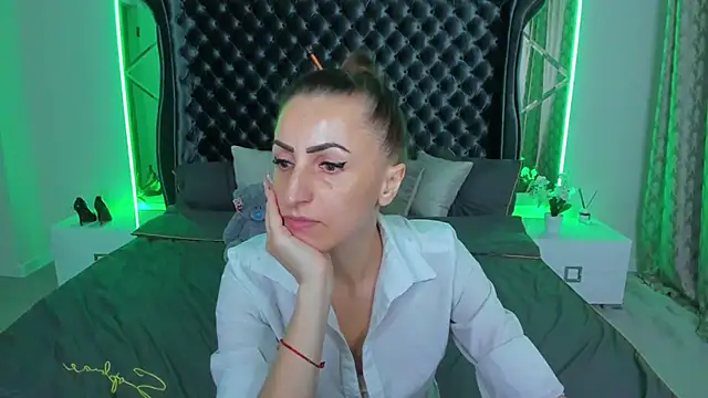 Rebecca Diamond online show from 11-25-25, 06:02