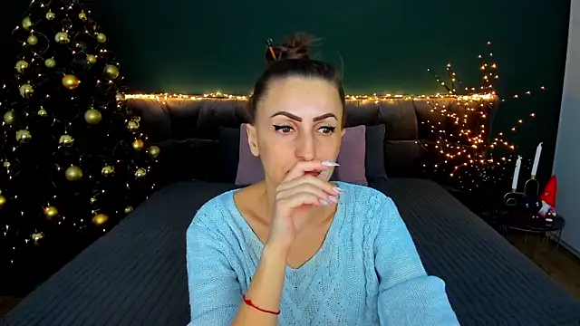 Snapshot of Rebecca_Diamond chatting on 12-18-25, 06:41 Rebecca Diamond online show from 12-18-25, 06:41