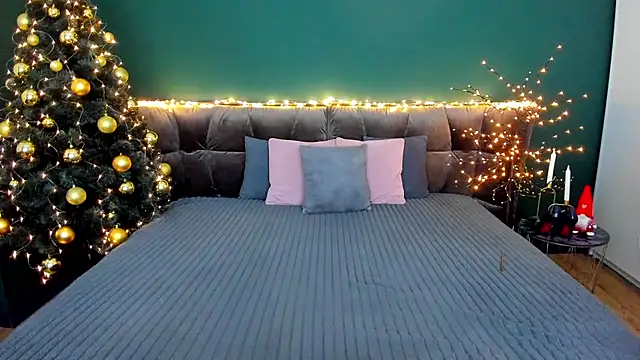 Snapshot of Rebecca_Diamond chatting on 12-22-25, 06:43 Rebecca Diamond online show from 12-22-25, 06:43