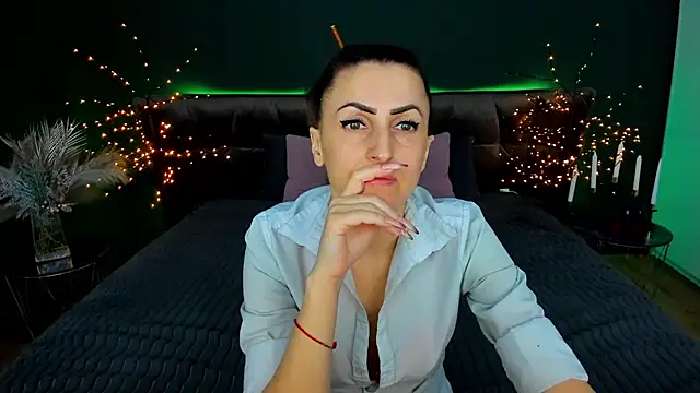 Snapshot of Rebecca_Diamond chatting on 02-12-26, 05:46 Rebecca Diamond online show from 02-12-26, 05:46