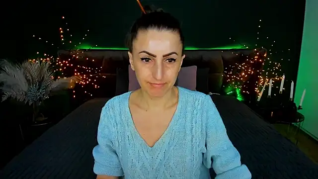 Snapshot of Rebecca_Diamond chatting on 03-01-26, 06:26 Rebecca Diamond online show from 03-01-26, 06:26