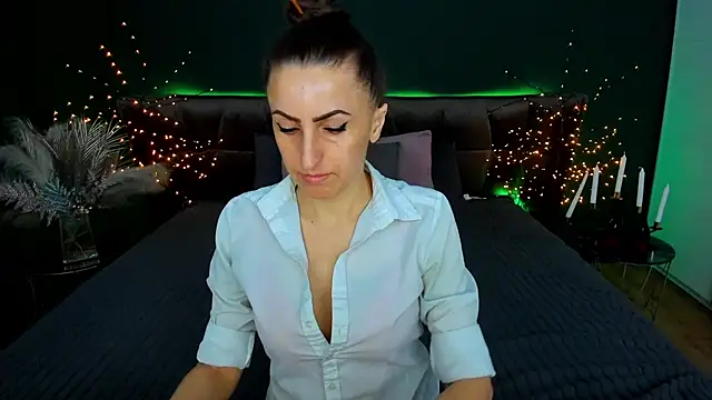 Snapshot of Rebecca_Diamond chatting on 03-05-26, 06:53 Rebecca Diamond online show from 03-05-26, 06:53