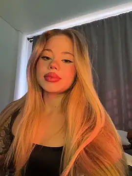 Snapshot of curchez_ chatting on 12-05-24, 08:11 curchez  online show from 12-05-24, 08:11