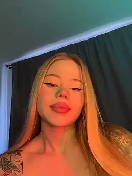 Snapshot of curchez_ chatting on 12-25-24, 09:00 curchez  online show from 12-25-24, 09:00