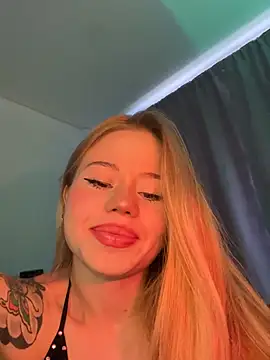 Snapshot of curchez_ chatting on 12-31-24, 07:29 curchez  online show from 12-31-24, 07:29