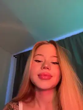 Snapshot of curchez_ chatting on 01-17-25, 10:34 curchez  online show from 01-17-25, 10:34