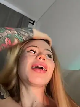 Snapshot of curchez_ chatting on 01-31-25, 10:52 curchez  online show from 01-31-25, 10:52