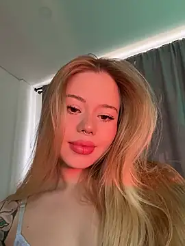 Snapshot of curchez_ chatting on 02-01-25, 08:26 curchez  online show from 02-01-25, 08:26