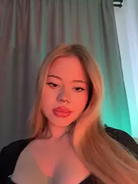 Snapshot of curchez_ chatting on 02-06-25, 08:23 curchez  online show from 02-06-25, 08:23