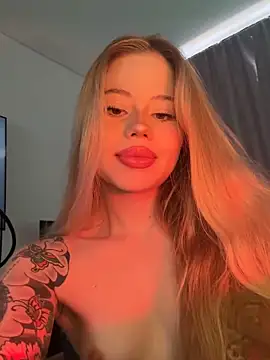 Snapshot of curchez_ chatting on 02-14-25, 08:15 curchez  online show from 02-14-25, 08:15