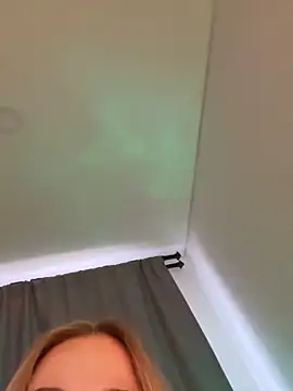 Snapshot of curchez_ chatting on 02-17-25, 08:26 curchez  online show from 02-17-25, 08:26